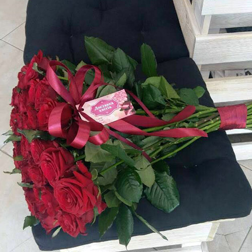Фото букета 21 роза красная