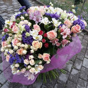 букет микс с розами, альстромериями и эустомами в Херсоне фото