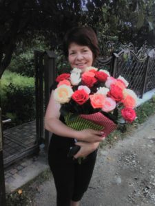 Фото товара 33 кремовые и розовые розы