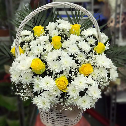 Фото товара Корзина "Белые хризантемы, жёлтые розы" в Херсоне