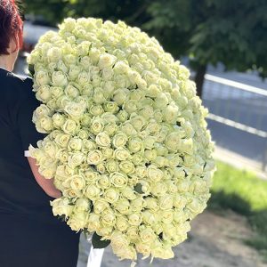 Огромный букет белых роз в Херсоне фото
