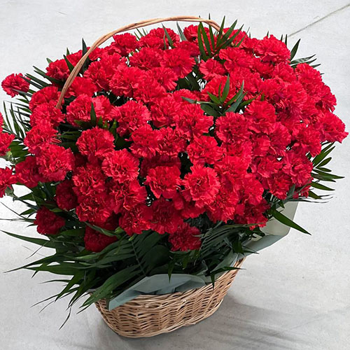 Фото товара 100 гвоздик в корзине в Херсоне
